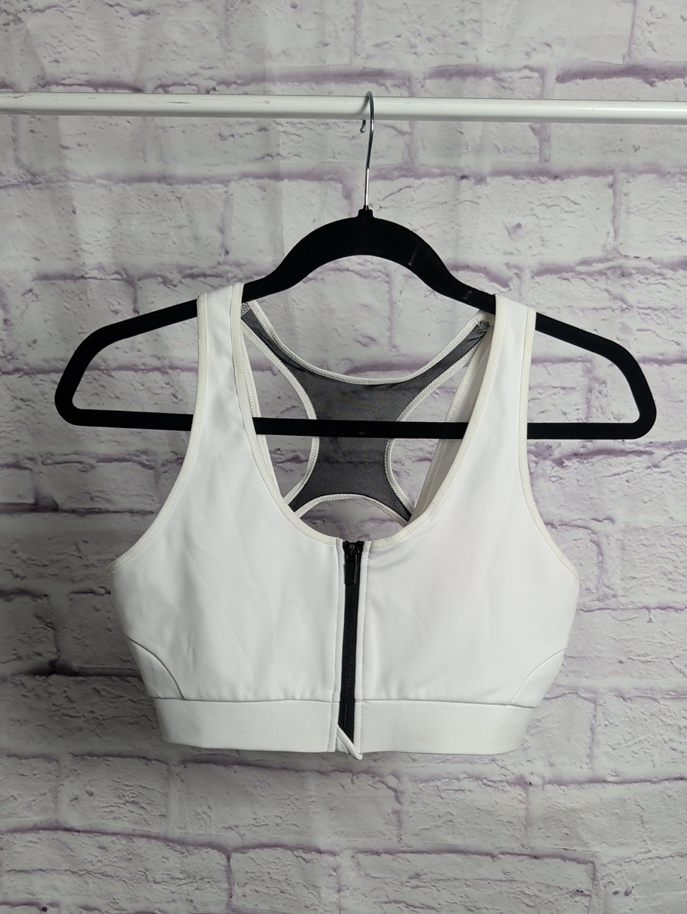 Adrienne Vittadini White Front-Zip Racerback Sports Bra - Size Medium